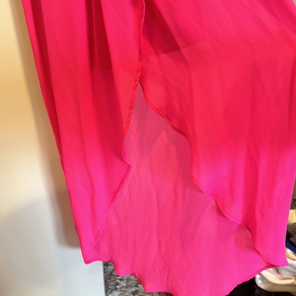 Hot Pink High Low dress with adjustable straps. Perfect for summer. Only worn 1 - Picture 3 of 6